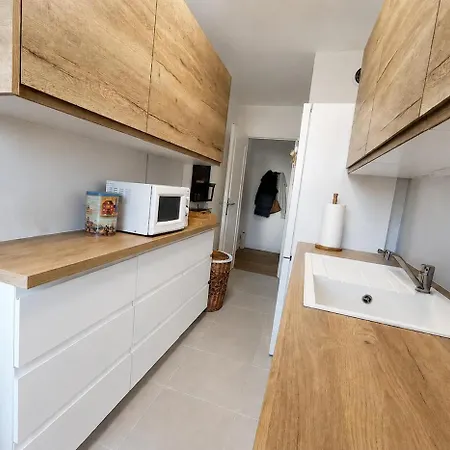 Bien Place, 2 Chambres, 5 Personnes, Parking Prive * Fréjus