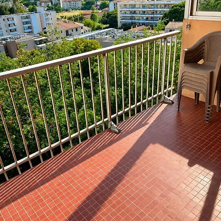 Bien Placé, 2 Chambres, 5 Personnes, Parking Privé *
