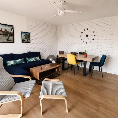 Bien Placé, 2 Chambres, 5 Personnes, Parking Privé