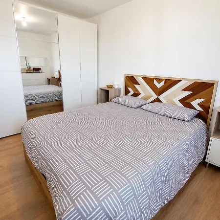 Bien Placé, 2 Chambres, 5 Personnes, Parking Privé * Fréjus
